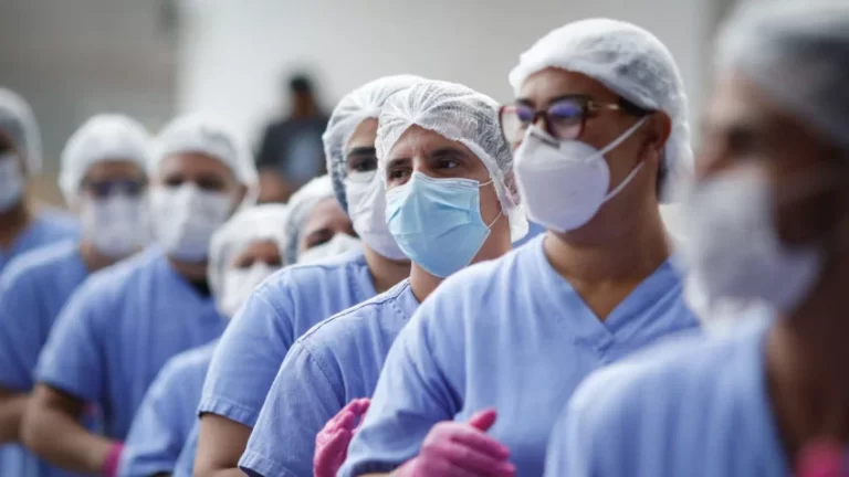 MEC limita novas vagas de cursos de medicina e revolta instituições de ensino