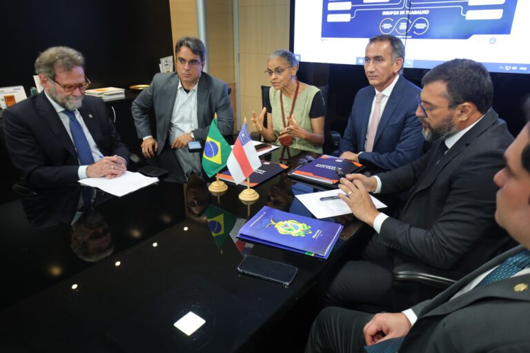 Wilson Lima anuncia ajuda do Governo Federal no combate a estiagem e queimadas no AM