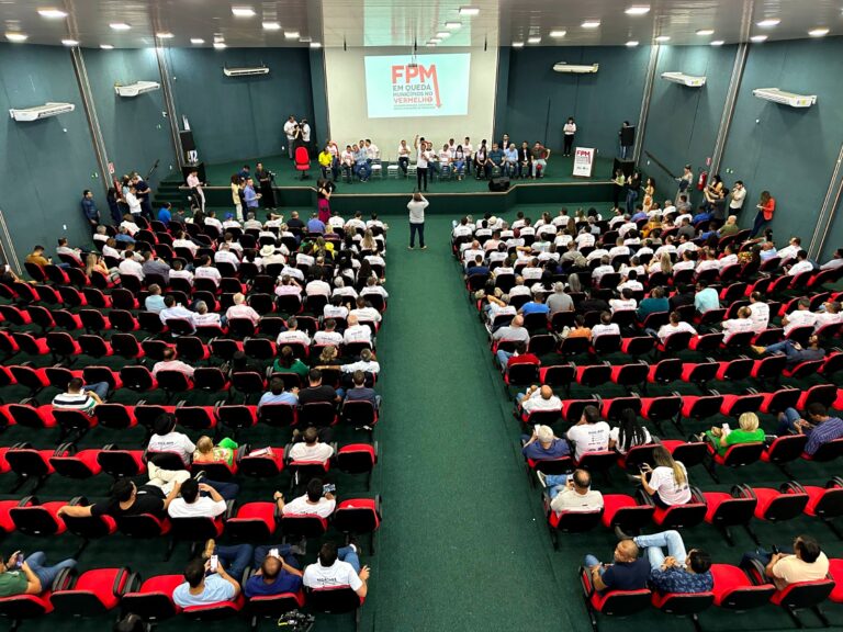ATM reúne 115 prefeitos tocantinenses, senadores e deputados em protesto