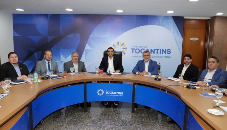 Governador do Tocantins reúne secretários para balanço da gestão