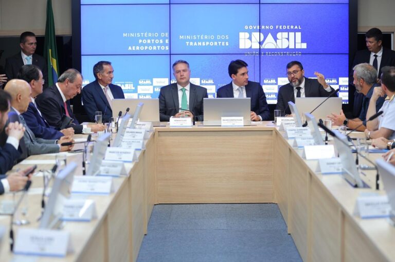 Governo Federal garante serviços de dragagem para facilitar tráfego nos rios do AM