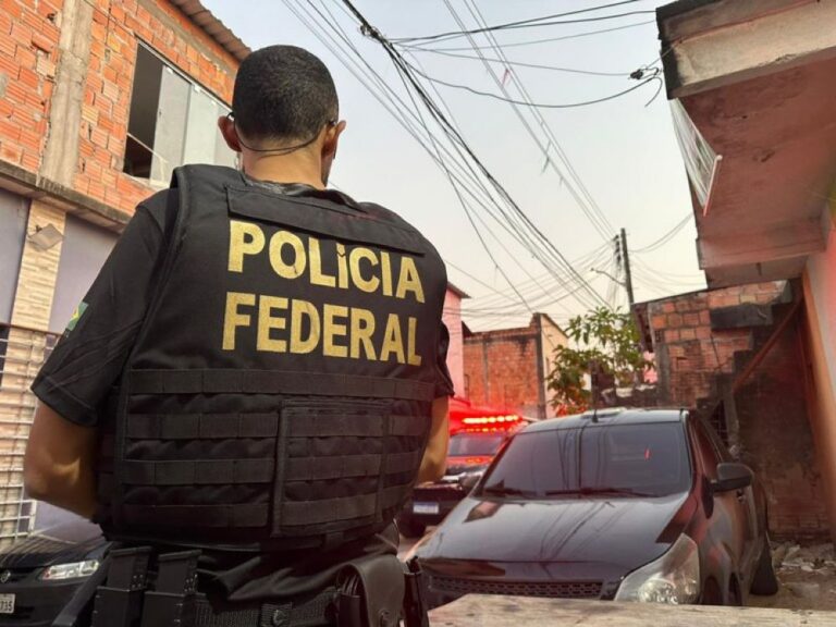 PF prende suspeito de armazenar e compartilhar vídeos de abuso infantil, em Manaus