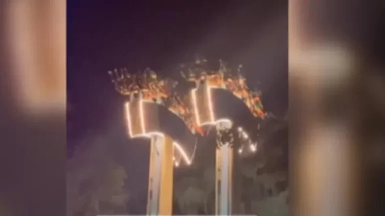 Vídeo: Em parque, brinquedo falha e deixa visitantes pendurados Vídeo: Em parque, brinquedo falha e deixa visitantes pendurados