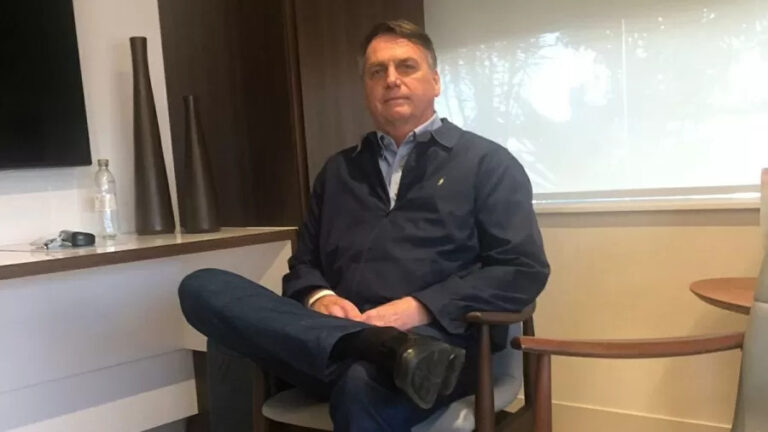 Bolsonaro tem "excelente recuperação", diz boletim, e deve ter alta amanhã, 15