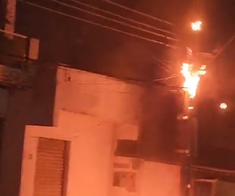 VÍDEO: Transformador de energia pega fogo e causa desespero em moradores da zona Sul de Manaus