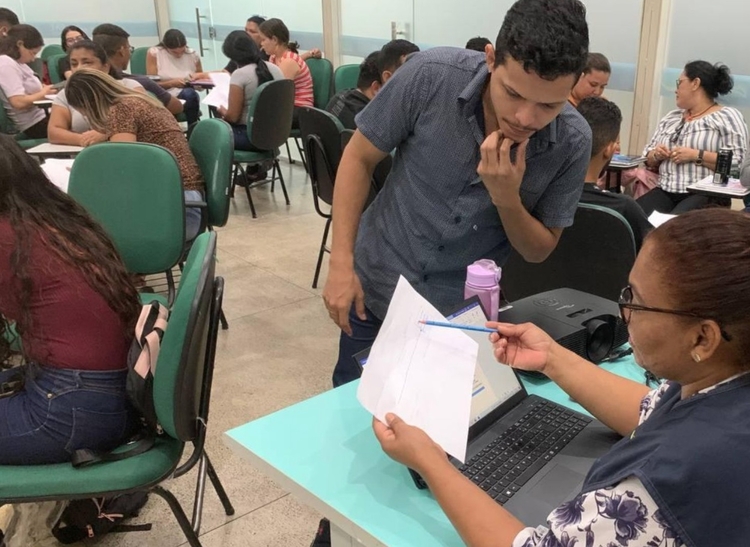 Mais de 800 vagas abertas para programas de formação profissional no AM