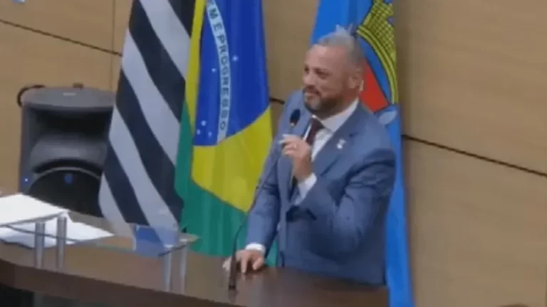 ‘Tô meio doidão’ diz vereador ao discursar bêbado em sessão