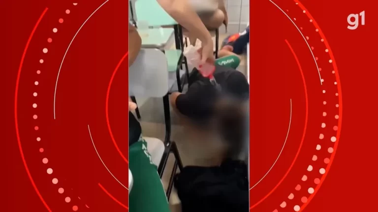 VÍDEO: Professora joga água na cabeça de aluno que estava dormindo em sala de aula