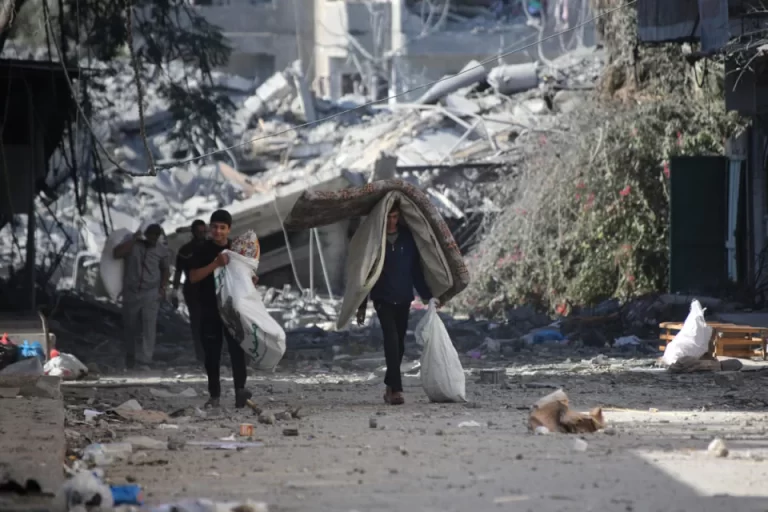 Palestinos começam a fugir para o Sul de Gaza