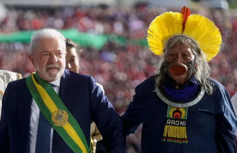 “Ele está devagar. Não cumpriu o que me prometeu…”, diz cacique Raoni sobre Lula