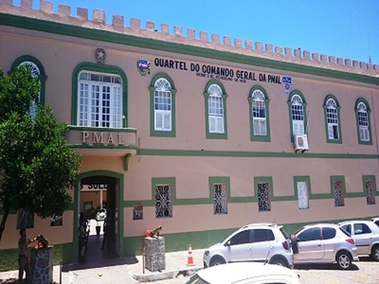 Após cobrar propina em pix de motoristas irregulares, PM é expulsa Após cobrar propina em pix de motoristas irregulares, PM é expulsa