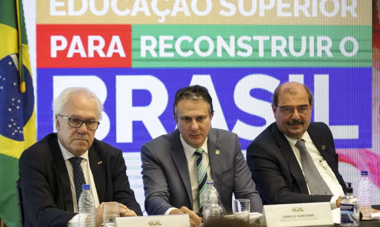 MEC anuncia criação de agência reguladora para ensino superior