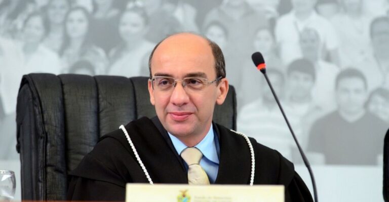 Presidente do TCE-AM se manifesta após decisão contra Ari Moutinho