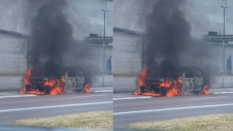 VÍDEO: Carro pega fogo em avenida e causa transtornos no trânsito de Manaus