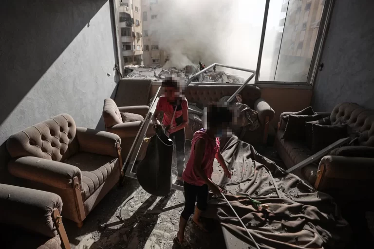 Metade dos mortos na Faixa de Gaza são mulheres e crianças