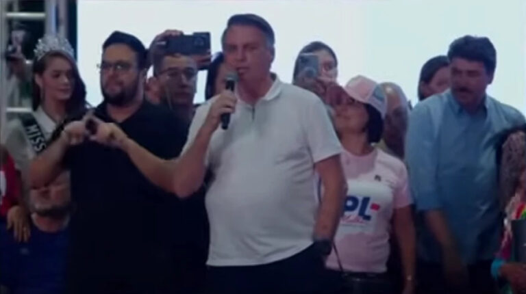 Bolsonaro chama eleições de “desastre”, mas diz que considera a “página virada” Bolsonaro chama eleições de “desastre”, mas diz que considera a “página virada”