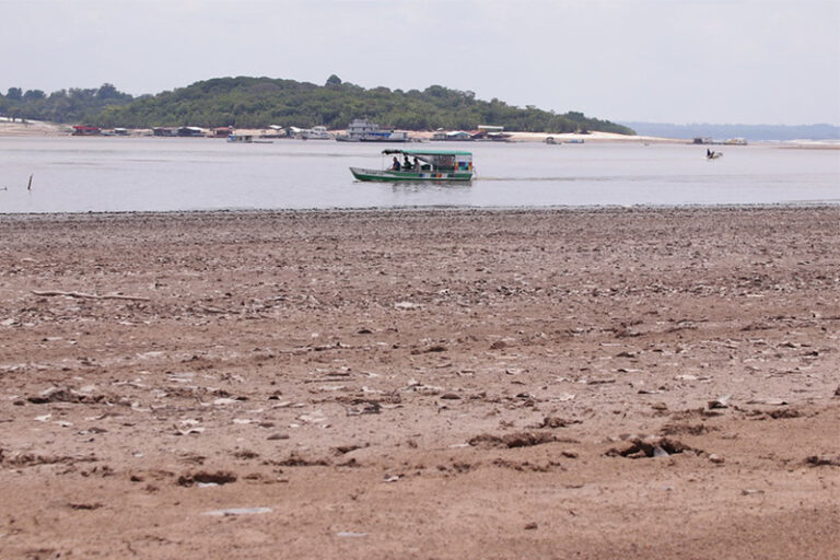 Após seca histórica de 2023, indústria amazonense acende alerta para vazante 2024