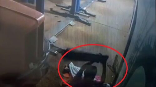 VÍDEO: Enquanto dormia, morador de rua é espancado à pauladas, no AM
