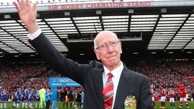 Morre aos 86 anos Sir Bobby Charlton, ídolo do futebol inglês