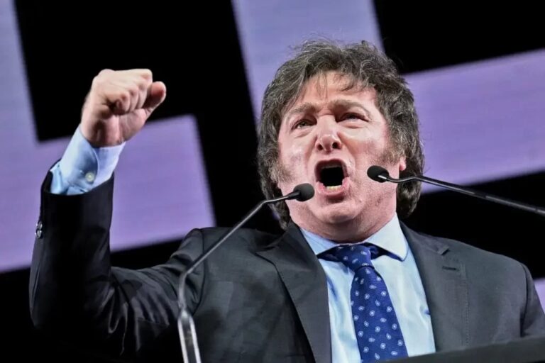 Conheça Javier Milei, o candidato à presidência da Argentina que chamou Lula de “comunista furioso”