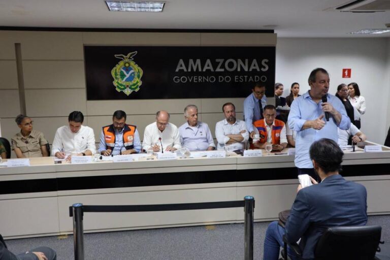 Em visita de ministros do Governo Federal Omar Aziz pede atenção a BR-319