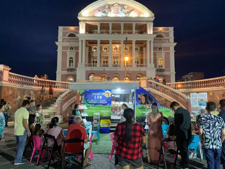 Programa Mania de Ler ganha edição especial no feriado, no Largo de São Sebastião