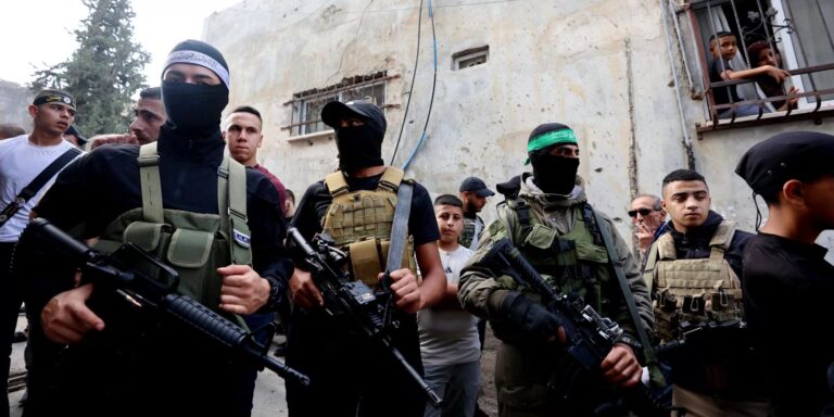 Em 9 dias, pelo menos 199 reféns estão nas mãos do grupo Hamas, diz defesa de Israel