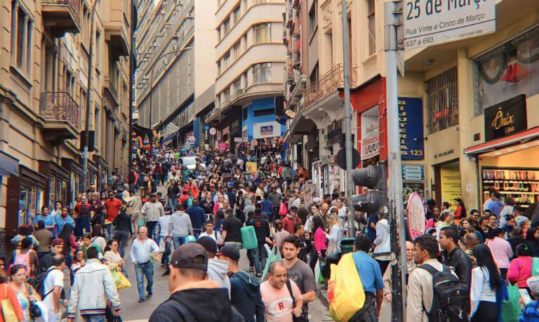 Comércio prevê criação de 110 mil vagas temporárias no fim de ano