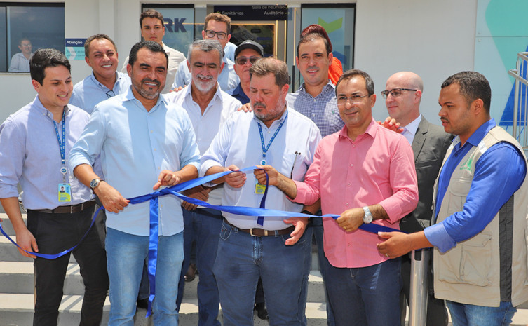 Governo do Tocantins entrega obras em Araguaína e Filadélfia