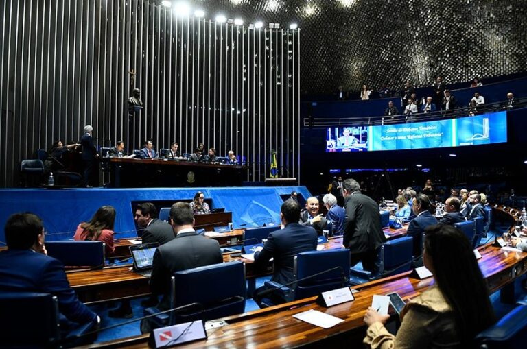Aprovada desoneração da folha até 2027 para 17 setores da economia