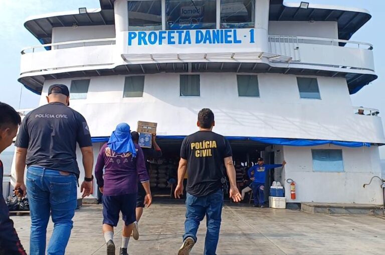 VÍDEO: Polícia encontra drogas embaladas dentro de peixe no porto de Manaus