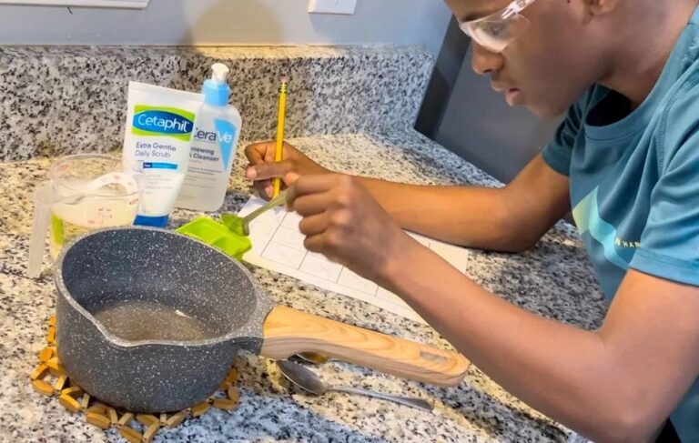 Adolescente cria sabonete contra o câncer e recebe prêmio de “Melhor Jovem Cientista da América”