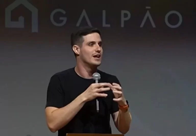 VÍDEO: Influencer evangélico Victor Bonato é preso suspeito de estuprar três fiéis, em SP