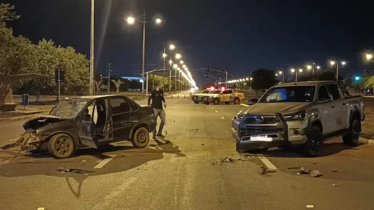 Motorista provoca acidente ao dirigir na contramão e fica em estado grave