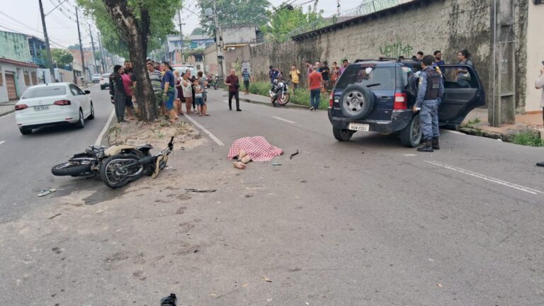 Motociclista morre após colisão com carro no Alvorada, em Manaus