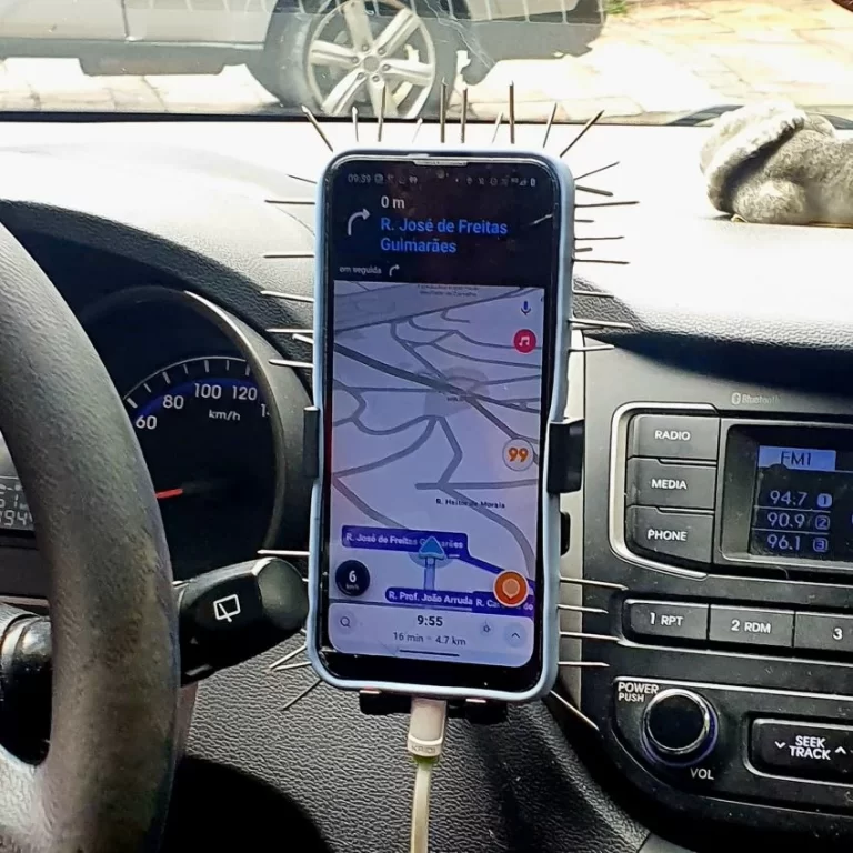 Motorista de app inventa jeito inusitado para se proteger de roubos