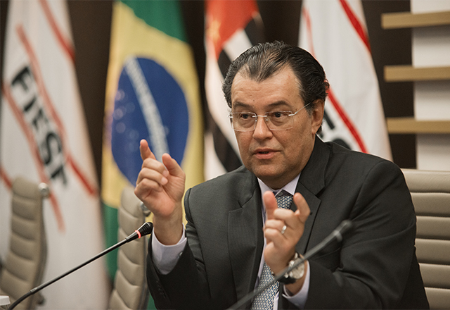Reforma tributária terá alíquota menor a profissionais liberais, diz Braga