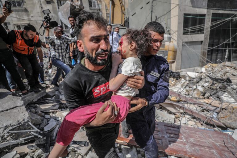 “Anoto o número de telefone nos corpos dos meus filhos”, diz homem em Gaza