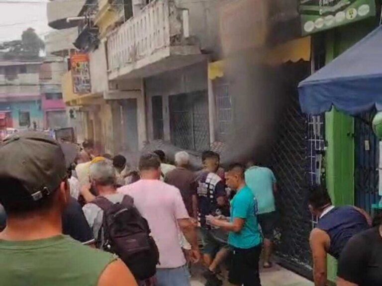 VÍDEO: Incêndio atinge loja de eletrônicos no Centro de Manaus VÍDEO: Incêndio atinge loja de eletrônicos no Centro de Manaus
