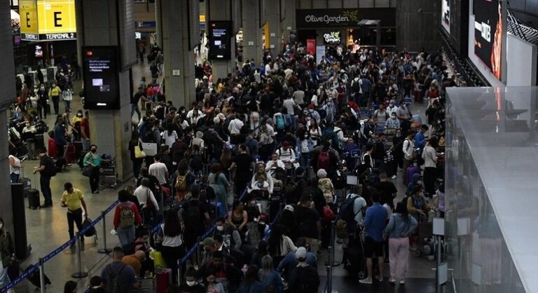 Controladores de voo aprovam greve que pode afetar grandes aeroportos do país
