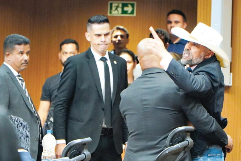 VÍDEO: Em GO, Deputados bolsonarista e petista quase brigam em sessão após discussão sobre Palestina