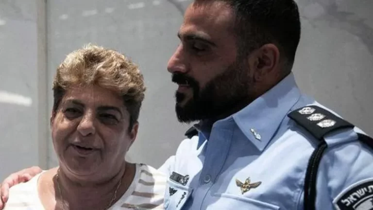 Idosa serve biscoitos e chás para “enrolar” integrantes do Hamas