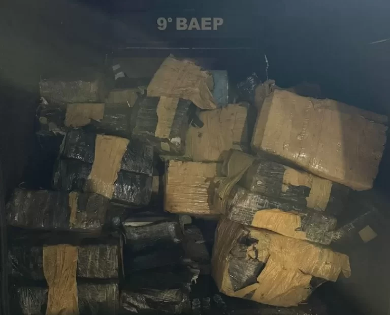 Com quase duas toneladas de maconha em caminhão, homem é preso no interior de SP