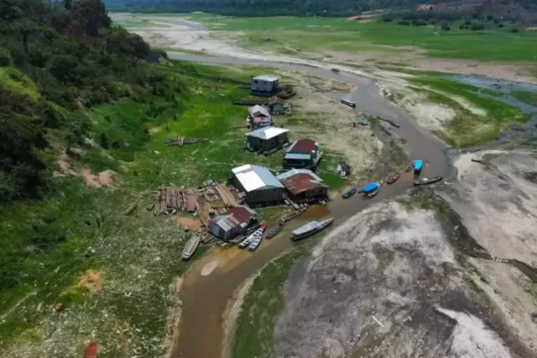 Rio Negro atingirá pico da seca no final de outubro, diz CPRM