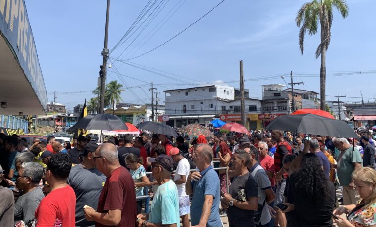 VÍDEOS: Torcedores fazem fila quilométrica para comprar ingresso para “jogo do acesso” do Amazonas FC