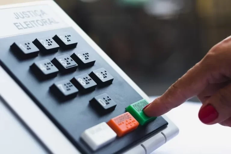Mais de 451 mil candidaturas são registradas após prazo encerrar nesta quinta-feira (15)