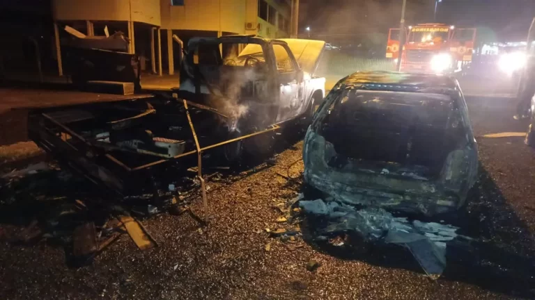 Incêndio destrói veículos que estavam apreendidos no pátio do Detran de Araguaína