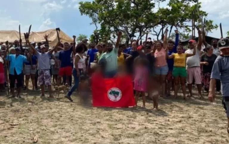 TO: Membros do MST são presos pela Polícia Militar acusados de invadir terras públicas