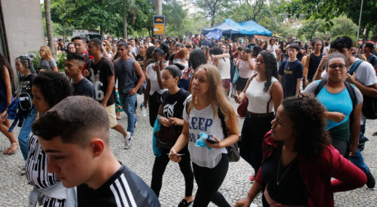 Enem 2023: milhões de candidatos fazem a segunda prova neste domingo (12)
