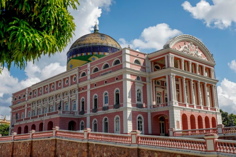 Teatro Amazonas divulga novas datas para espetáculos adiados; confira quais são